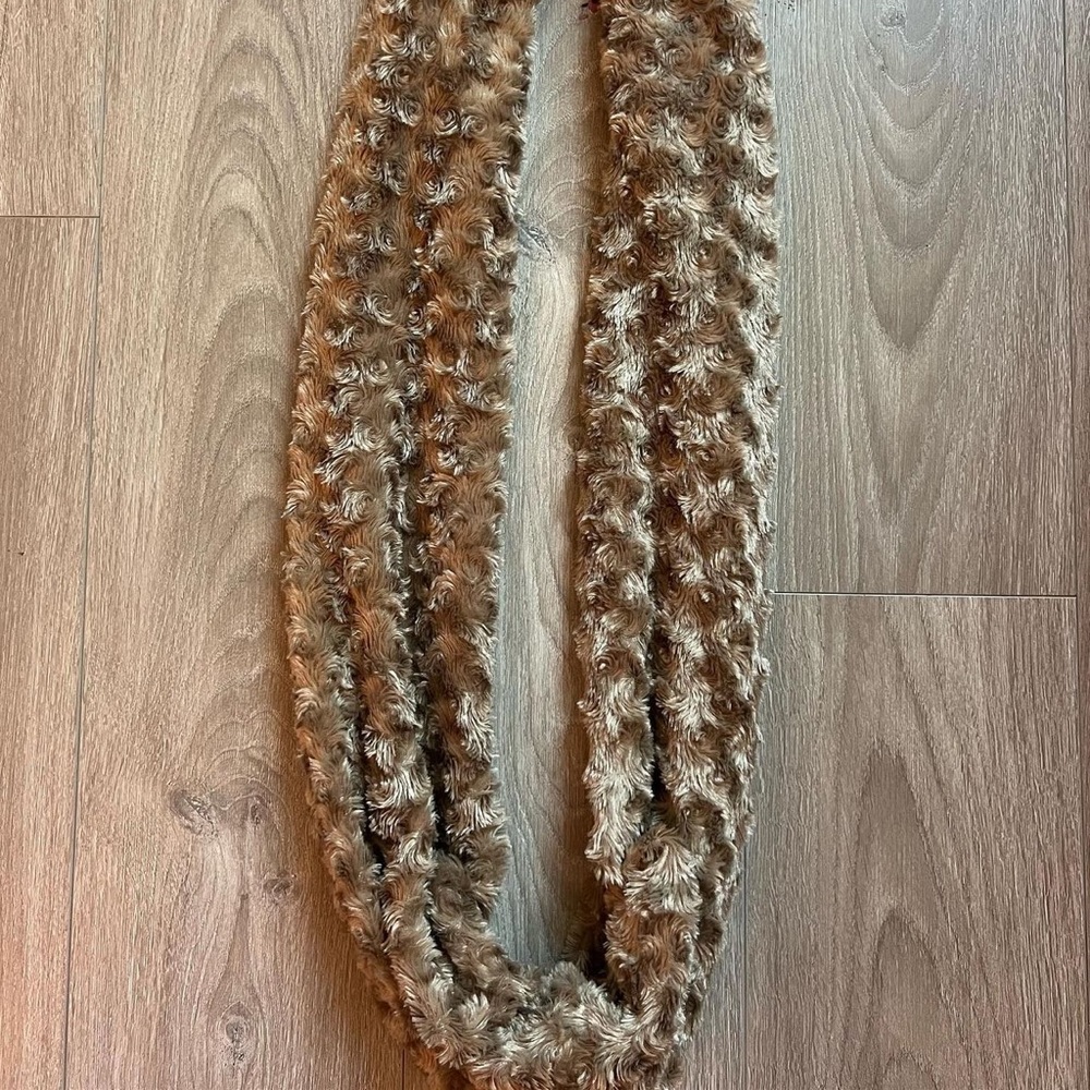 K.I.T ACCESSORIES-THICK TEDDY BEAR SCARF